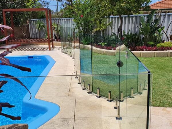 Kiss Glass 5 reasons to choose glass pool fencing